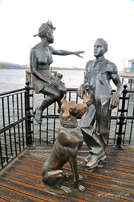 "People Like Us" am Mermaid Quay in Cardiff